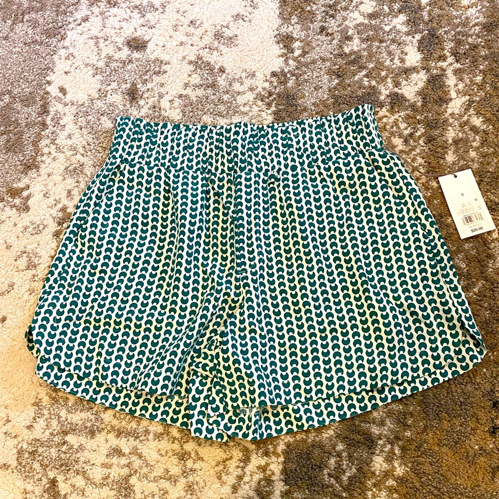 NWT small a new day shorts green half moon